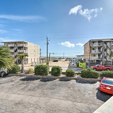 Bright Carolina Beach Condo - Walk To Shore! 외부 사진