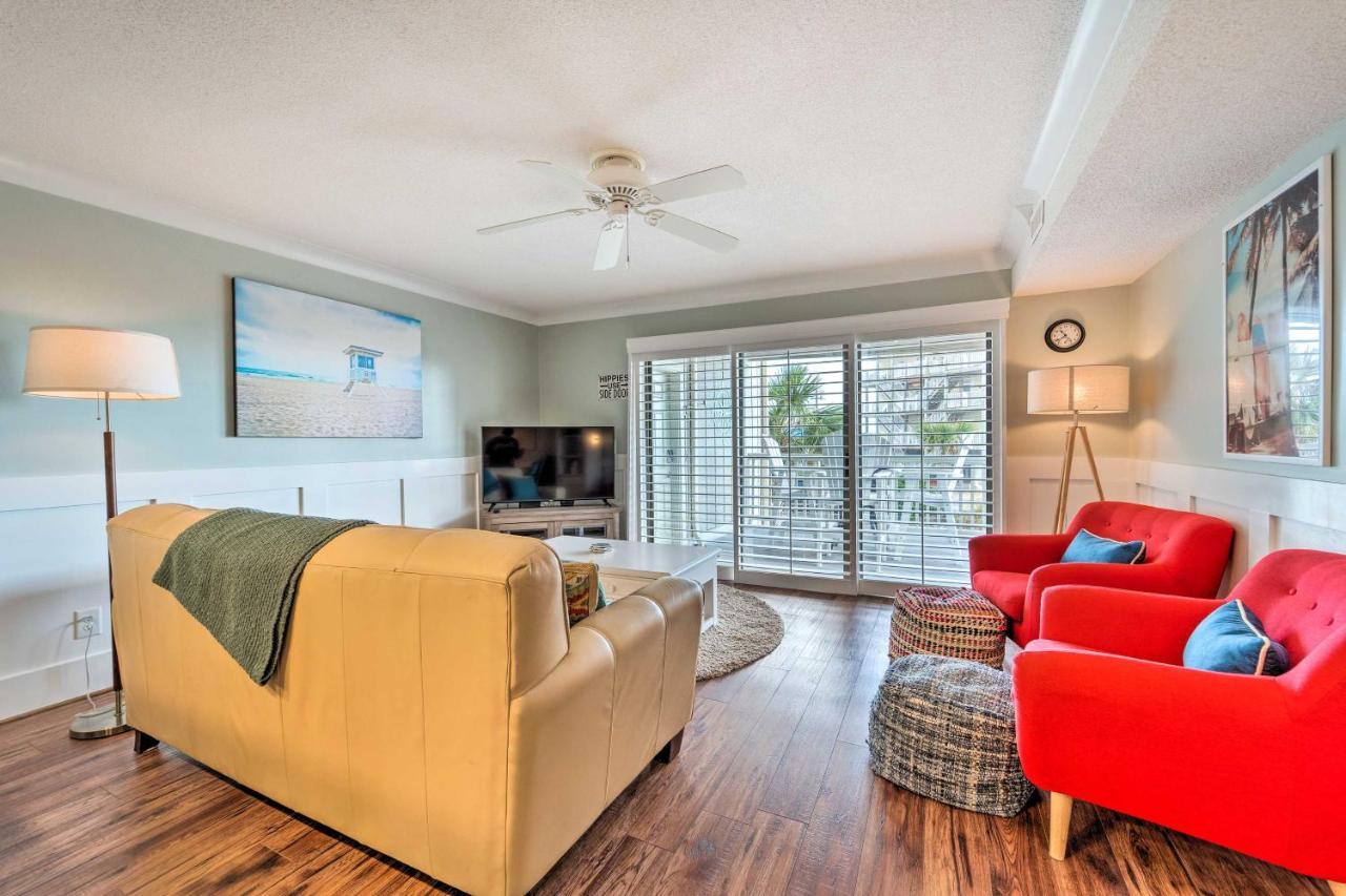 Bright Carolina Beach Condo - Walk To Shore! 외부 사진