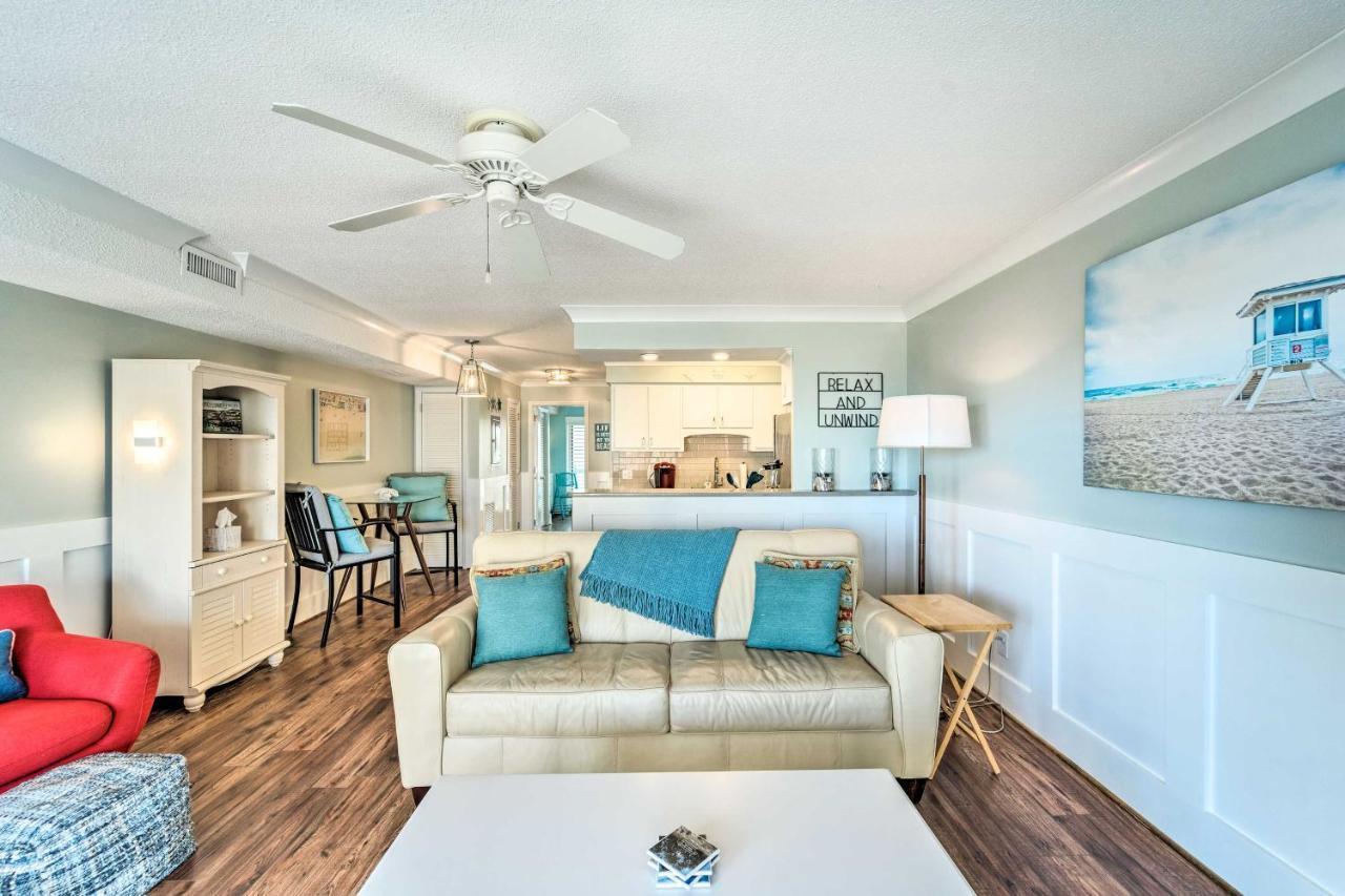 Bright Carolina Beach Condo - Walk To Shore! 외부 사진