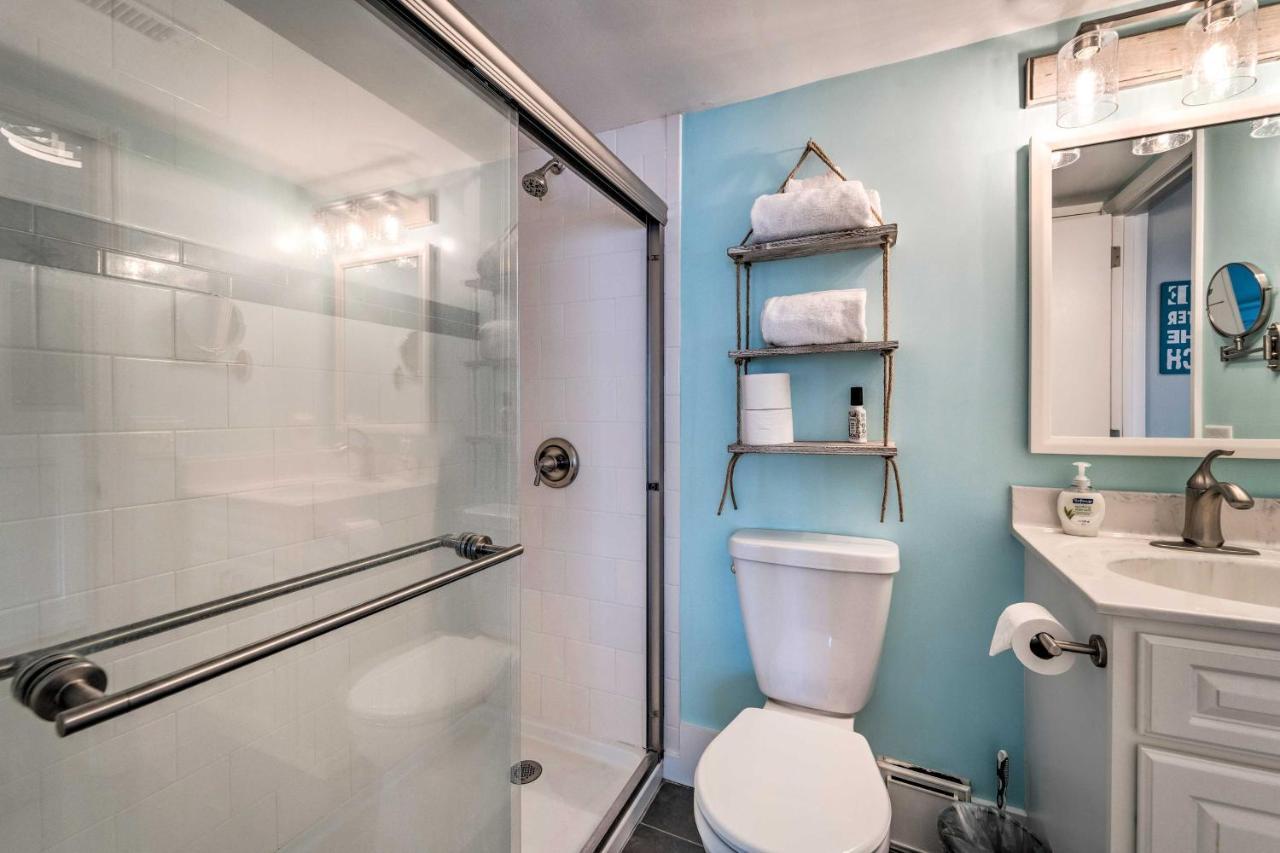 Bright Carolina Beach Condo - Walk To Shore! 외부 사진