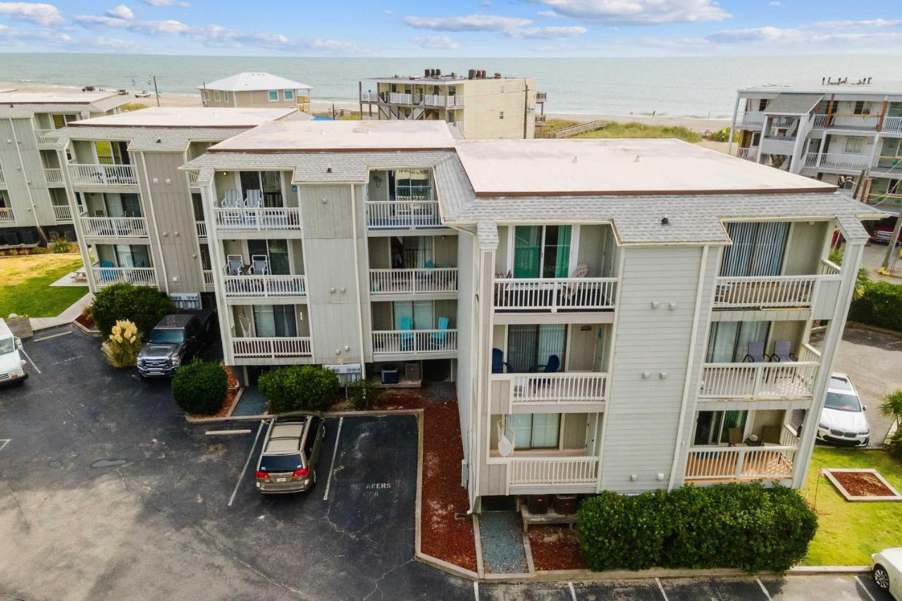 Bright Carolina Beach Condo - Walk To Shore! 외부 사진