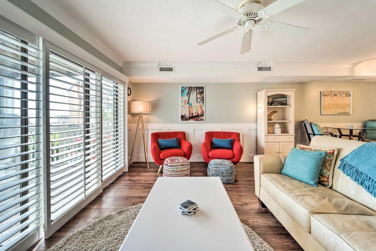 Bright Carolina Beach Condo - Walk To Shore! 외부 사진