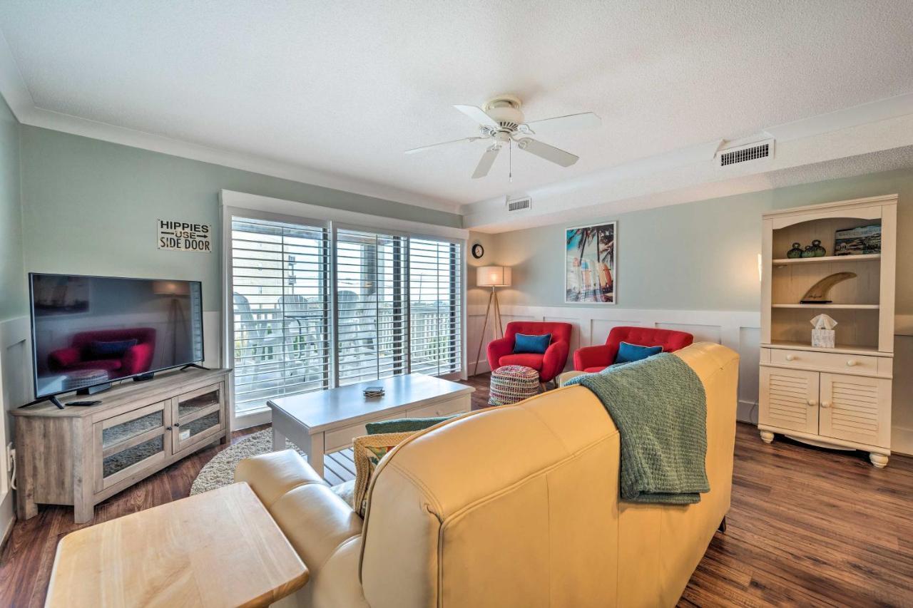 Bright Carolina Beach Condo - Walk To Shore! 외부 사진