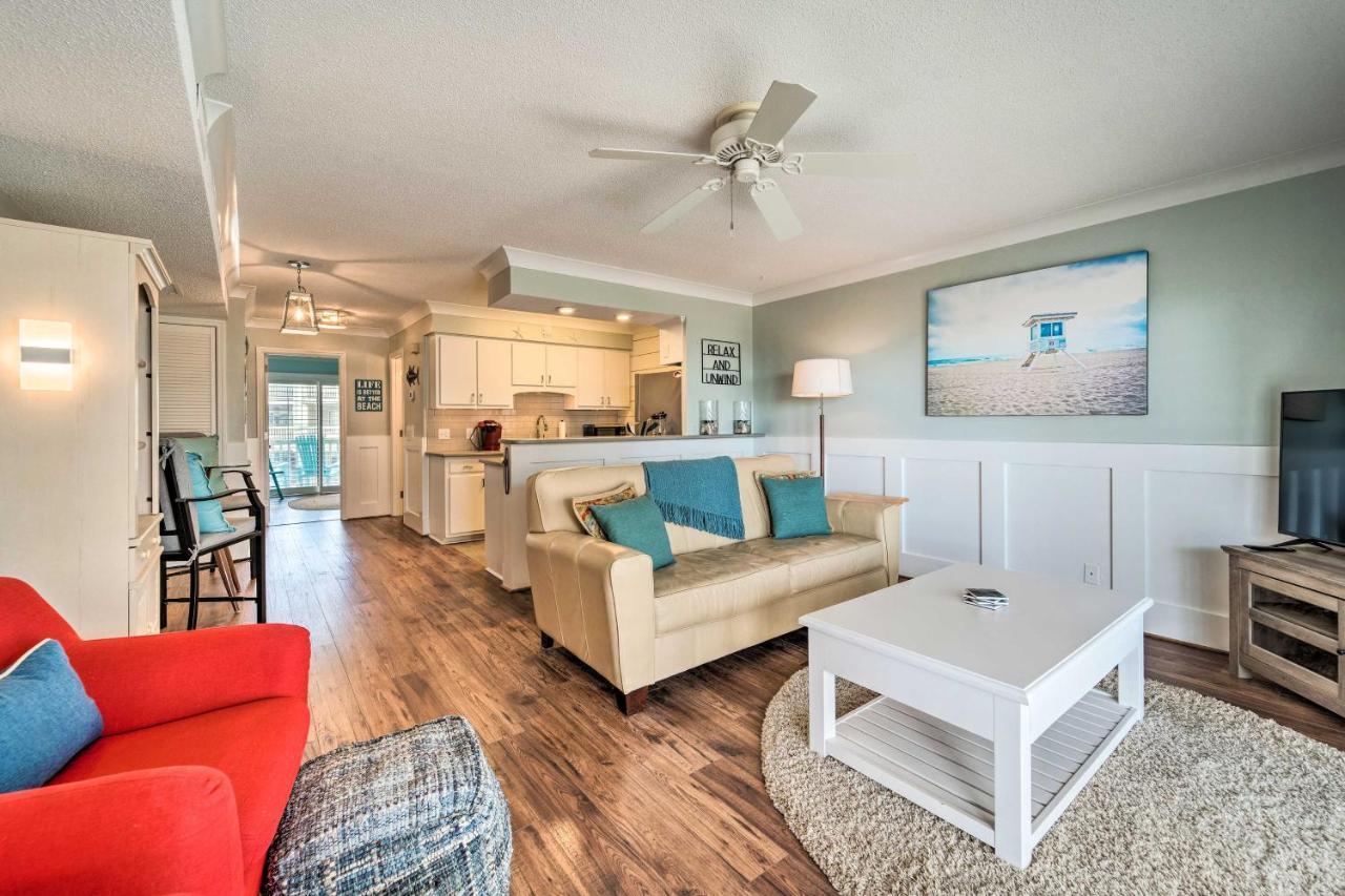 Bright Carolina Beach Condo - Walk To Shore! 외부 사진