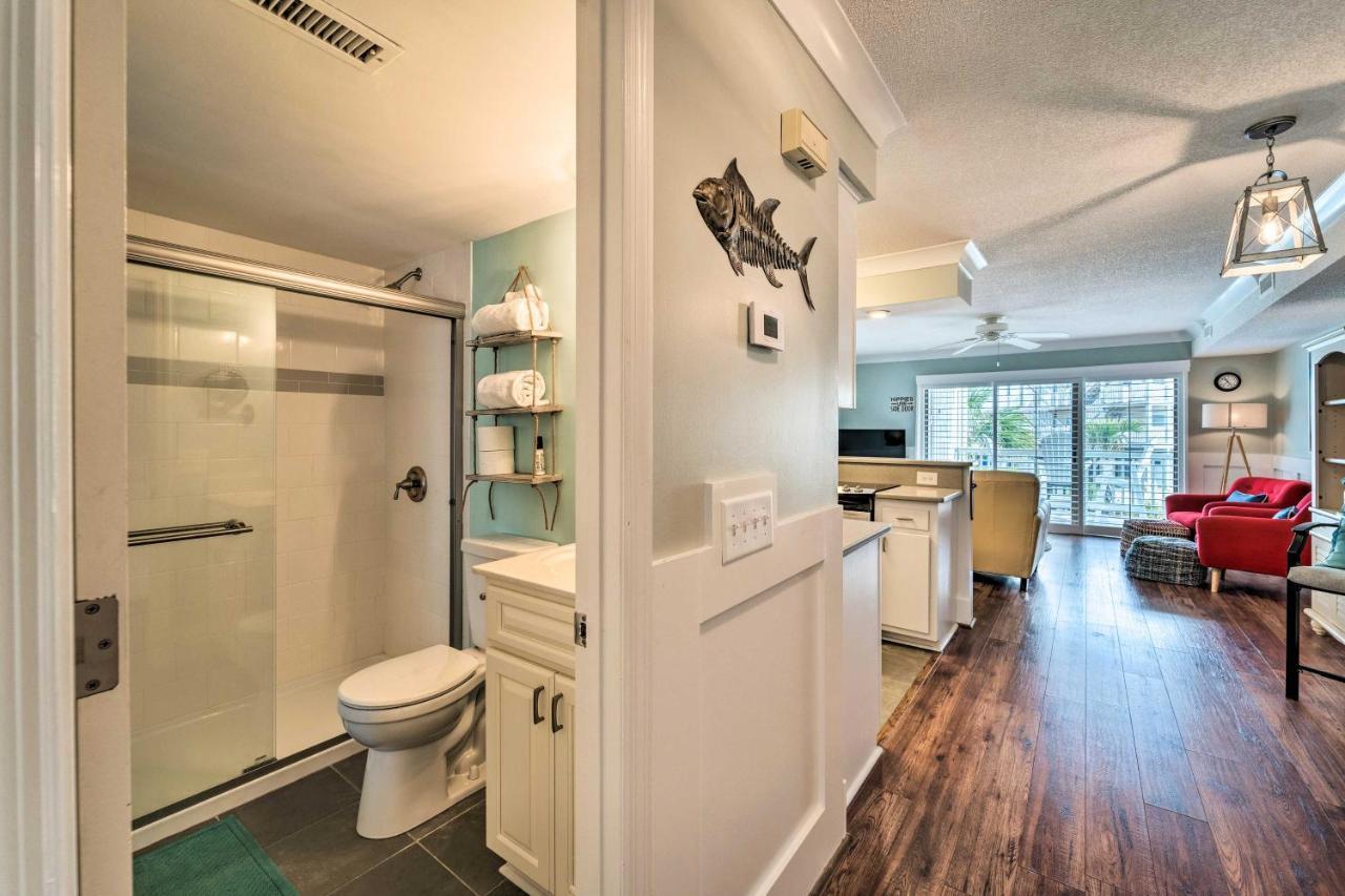 Bright Carolina Beach Condo - Walk To Shore! 외부 사진