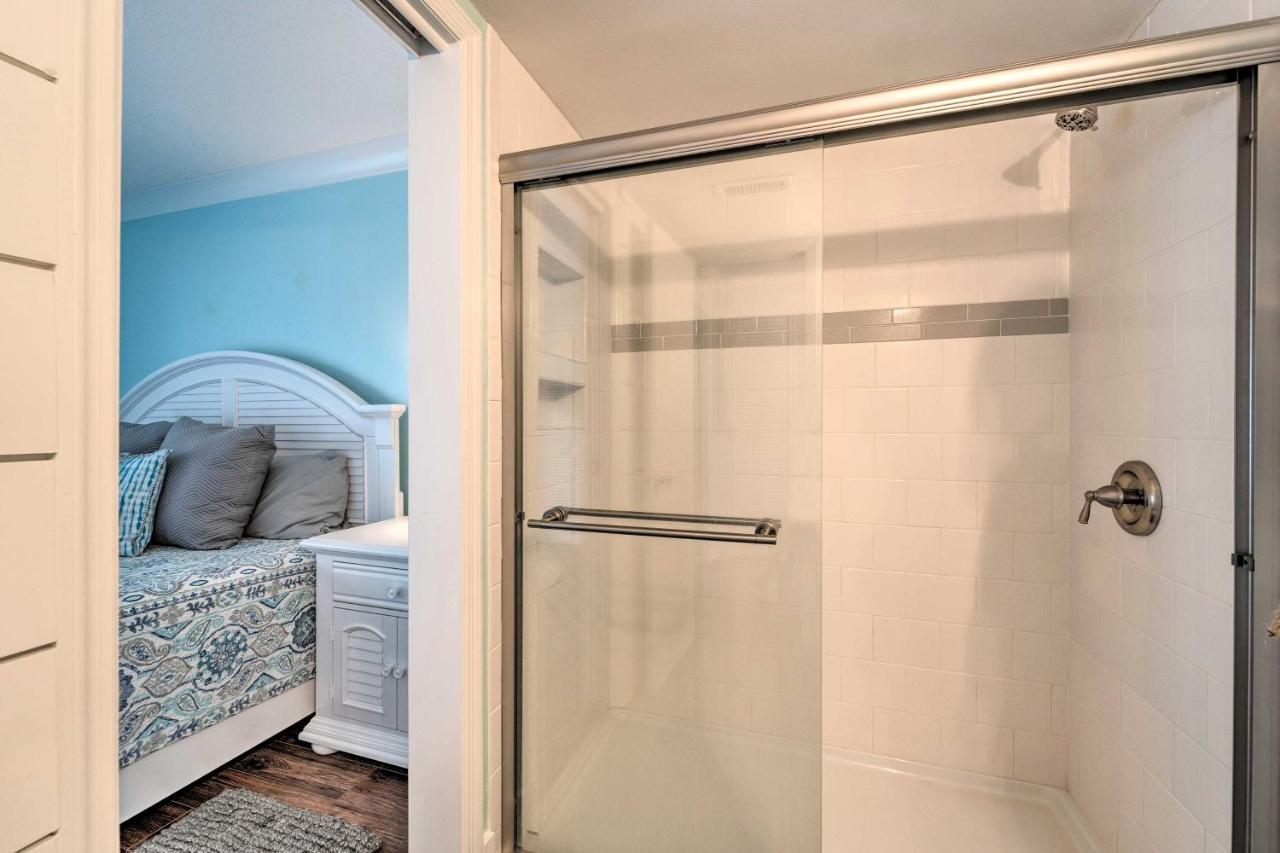 Bright Carolina Beach Condo - Walk To Shore! 외부 사진
