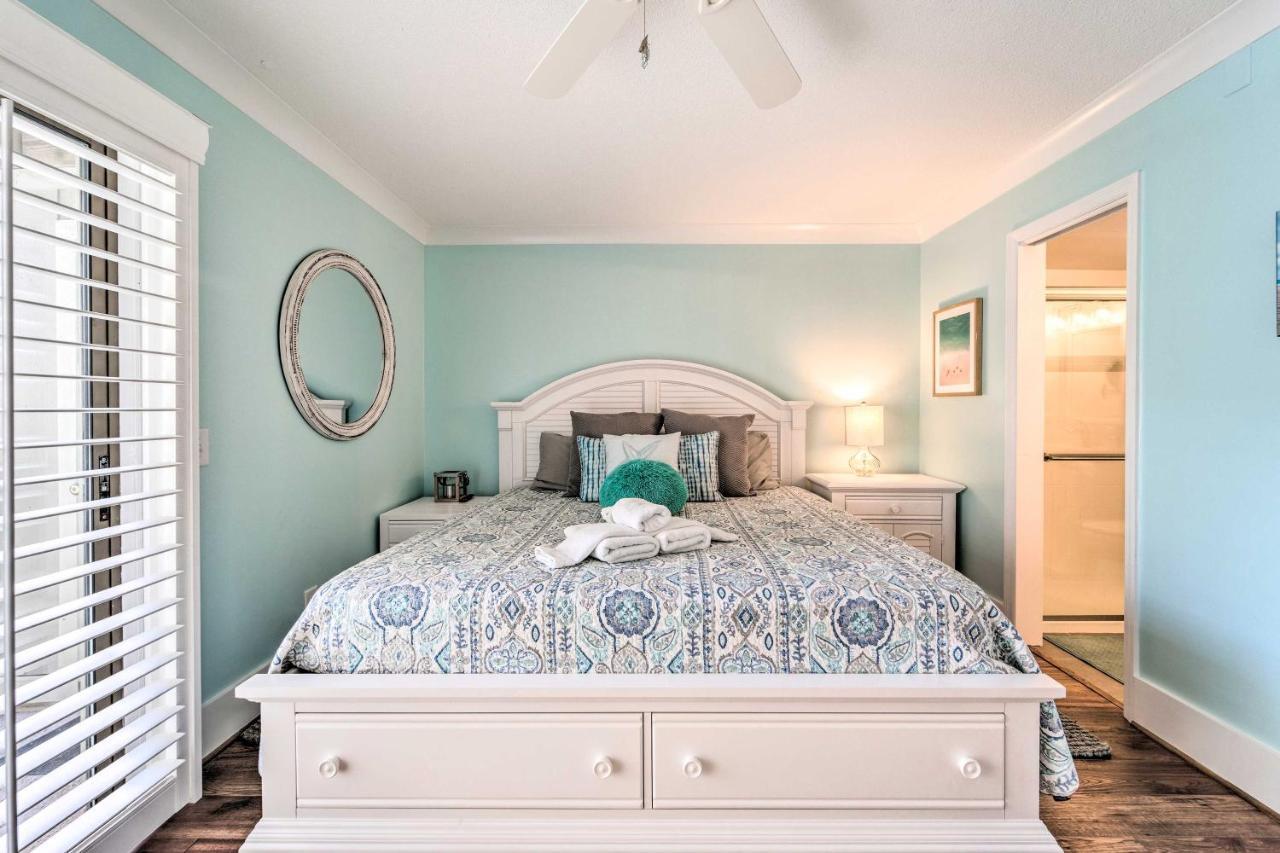 Bright Carolina Beach Condo - Walk To Shore! 외부 사진