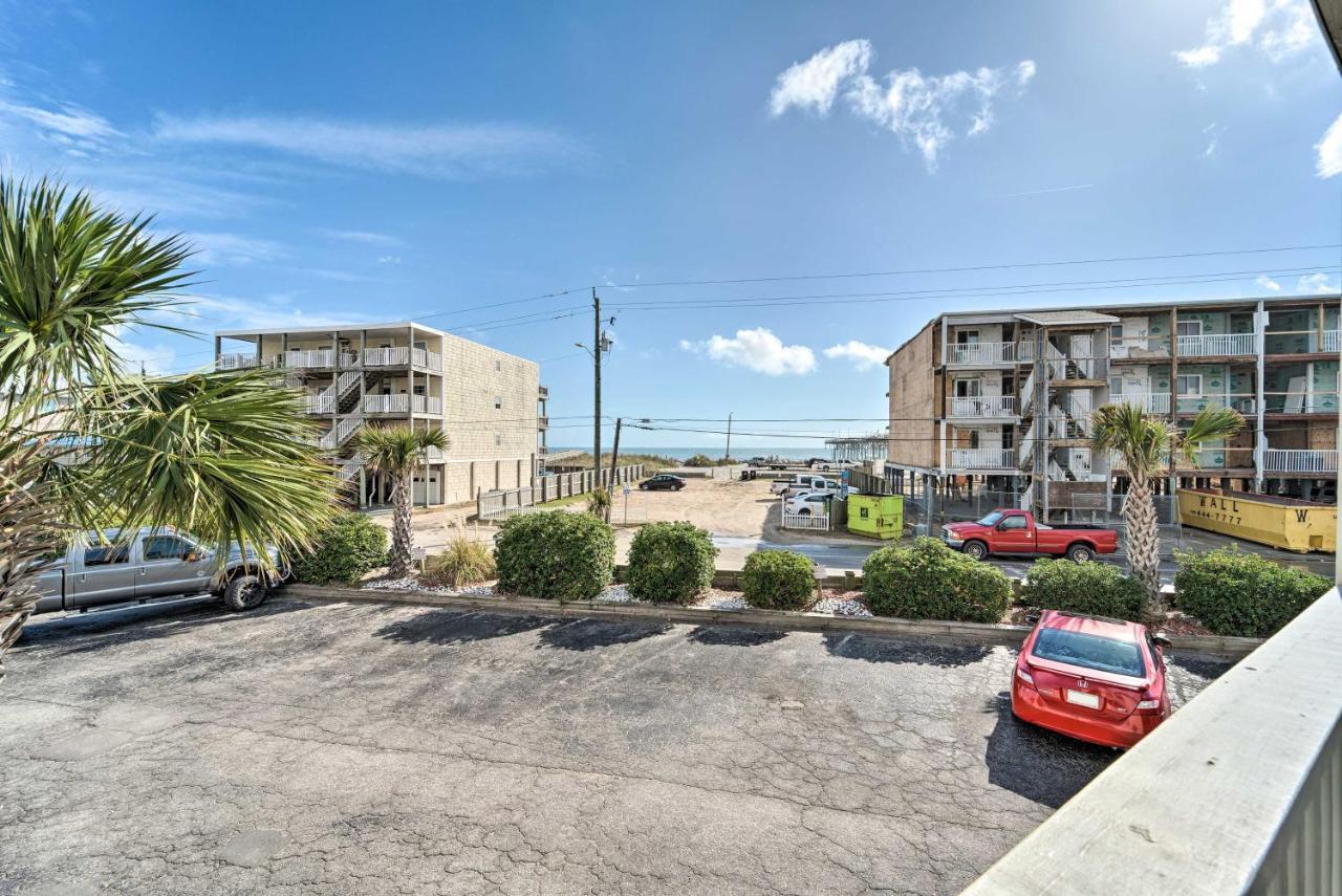 Bright Carolina Beach Condo - Walk To Shore! 외부 사진