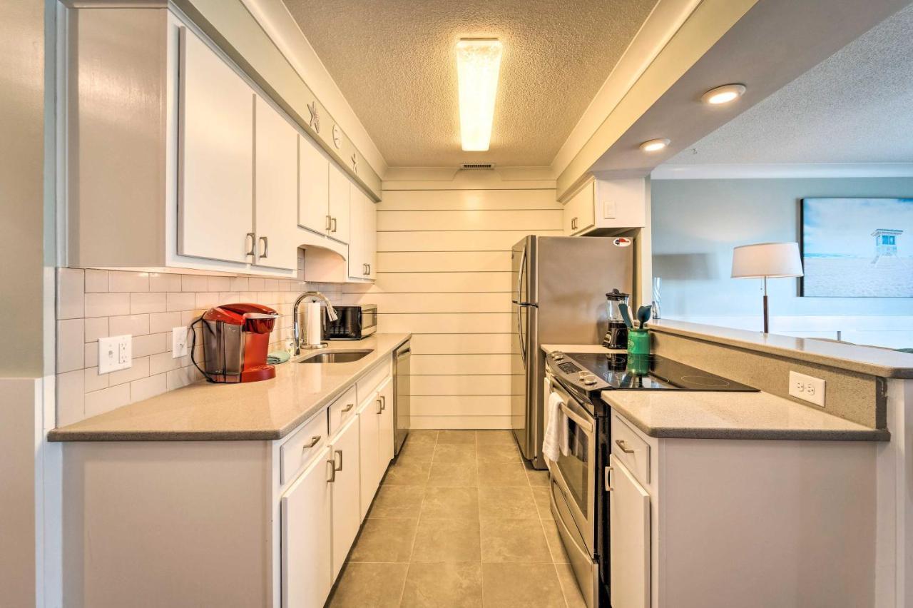 Bright Carolina Beach Condo - Walk To Shore! 외부 사진